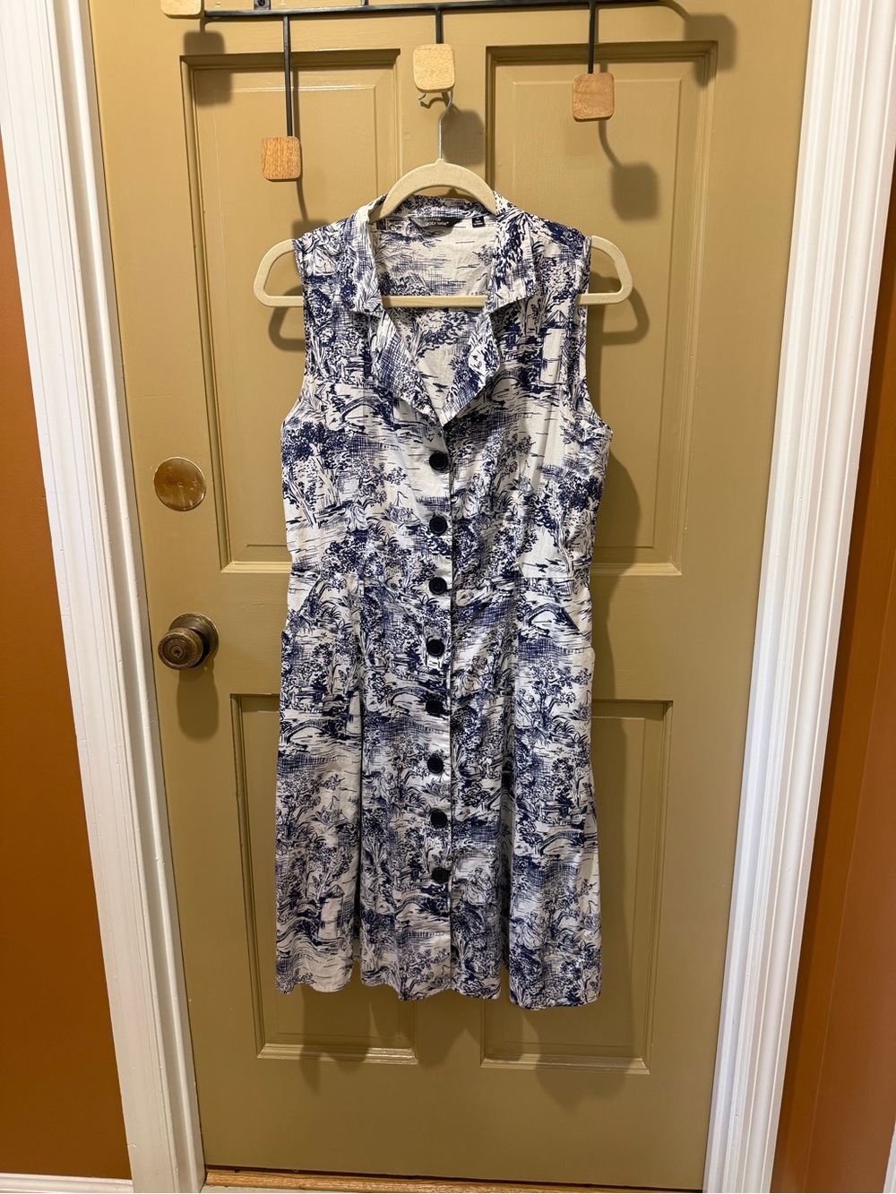 Mlle Gabrielle Sleeveless White and Navy Parisian Toile shirtdress